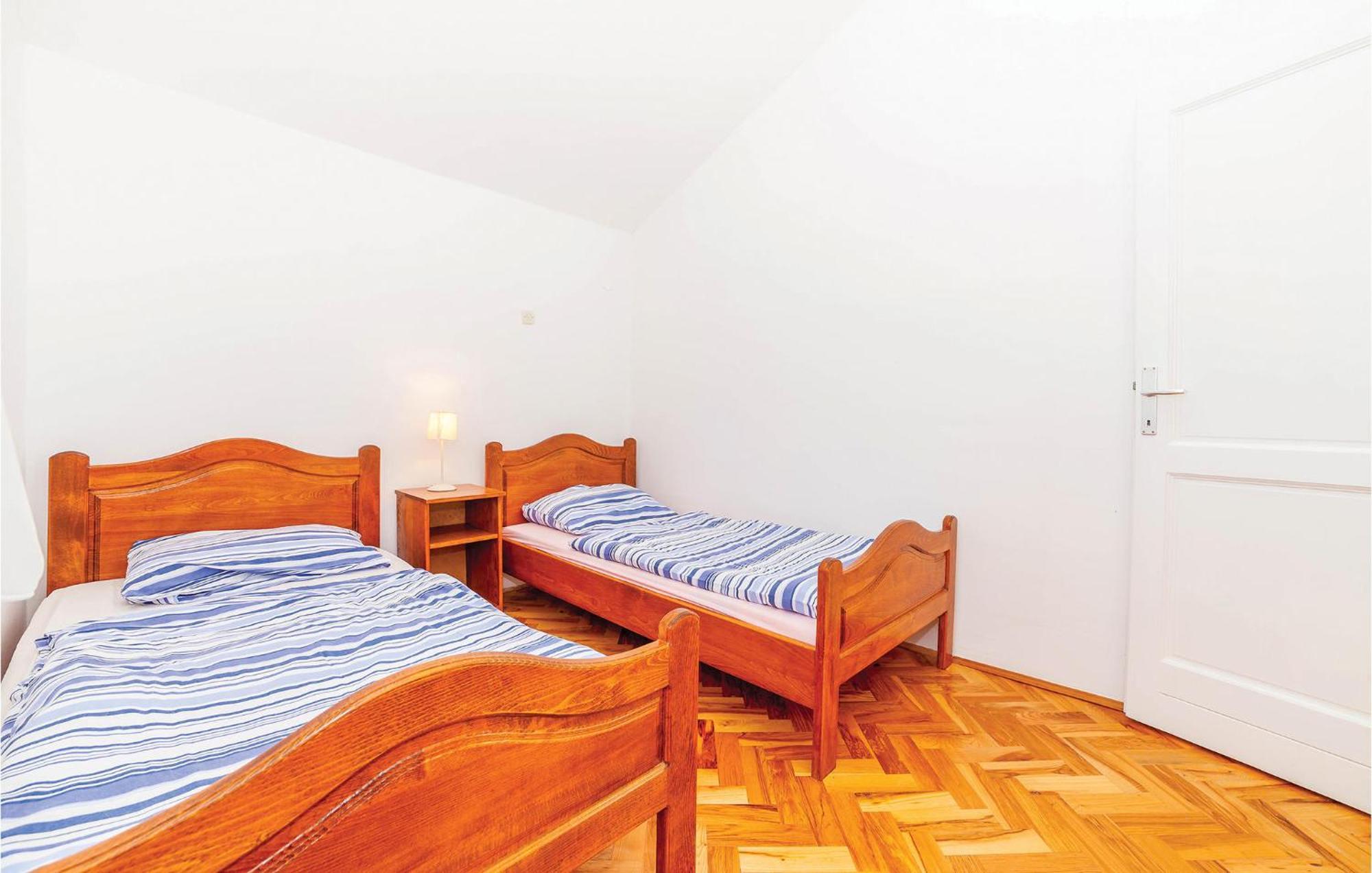 7 Bedroom Pet Friendly Home In Crni Kal Crni Kal  Luaran gambar