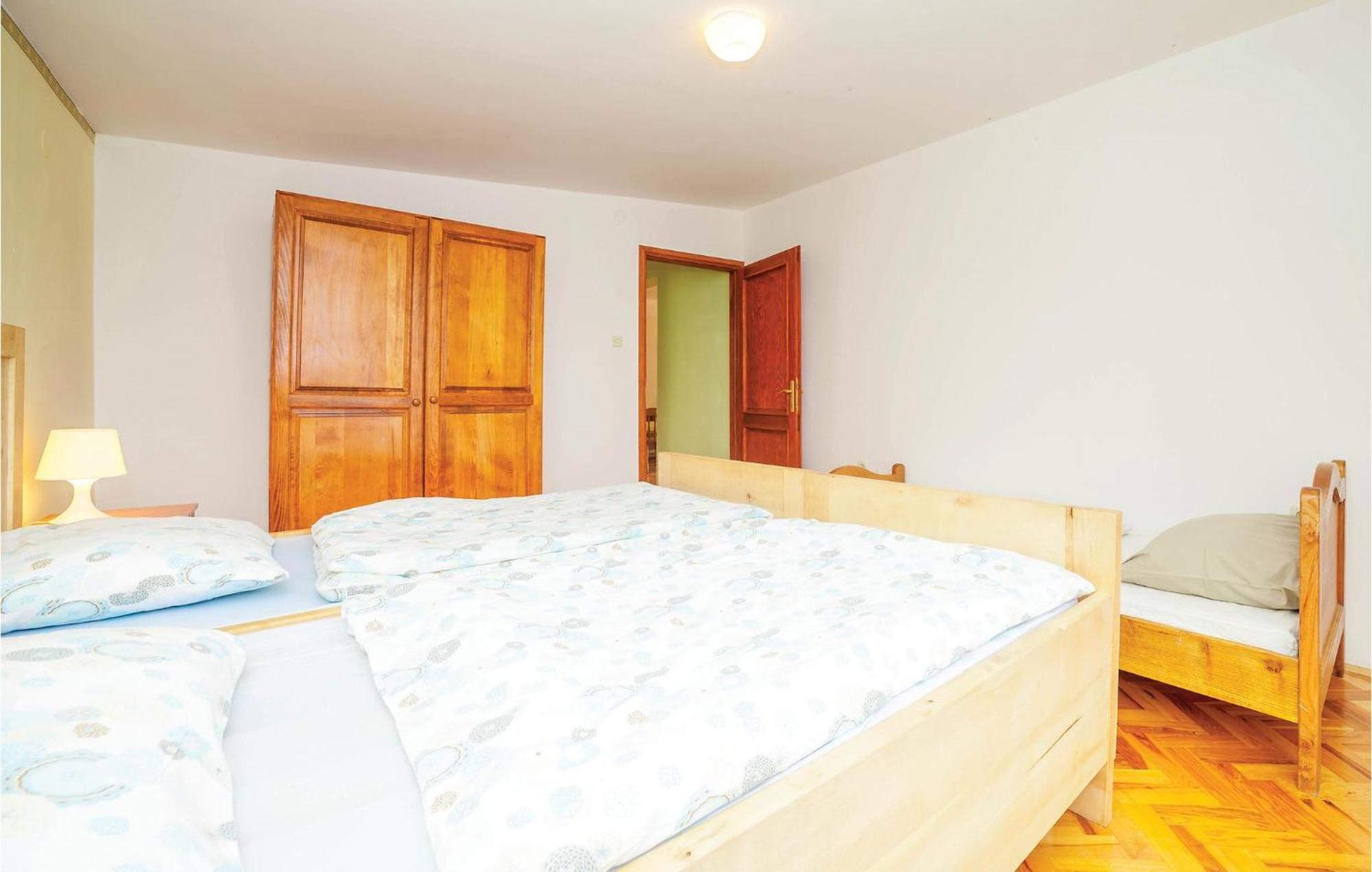 7 Bedroom Pet Friendly Home In Crni Kal Crni Kal  Luaran gambar