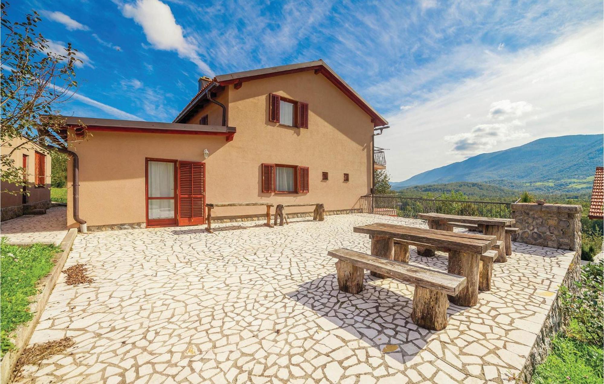 7 Bedroom Pet Friendly Home In Crni Kal Crni Kal  Luaran gambar